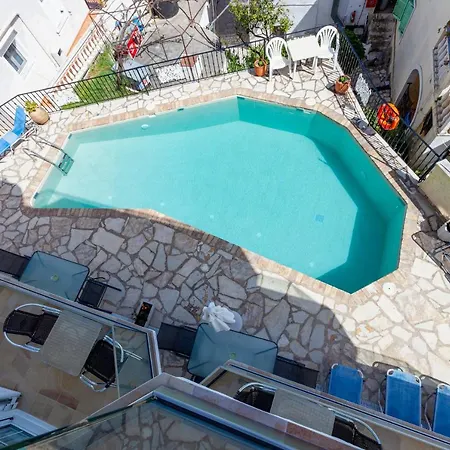 Apartmanhotel Limani 4*