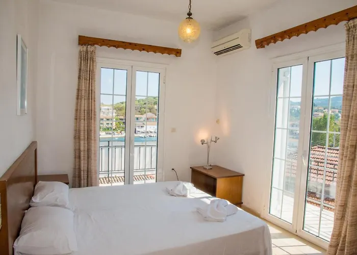 Limani Aparthotel 4*