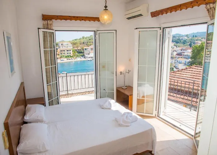 Aparthotel Limani