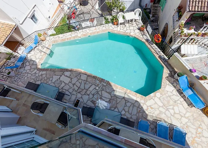 Aparthotel Limani 4*